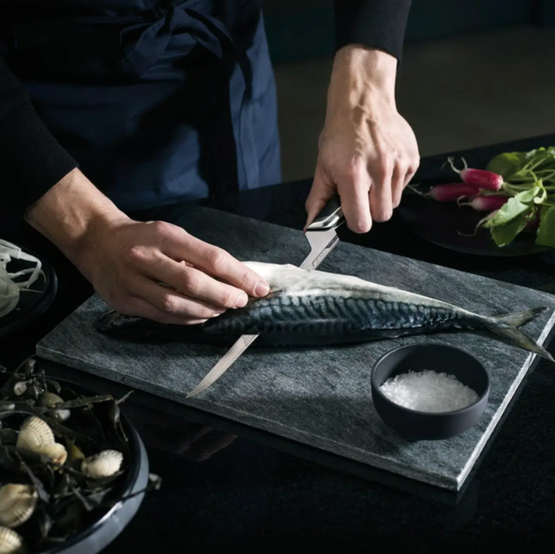 Ніж філейний Fiskars Taiten, довжина 21 см, чорний