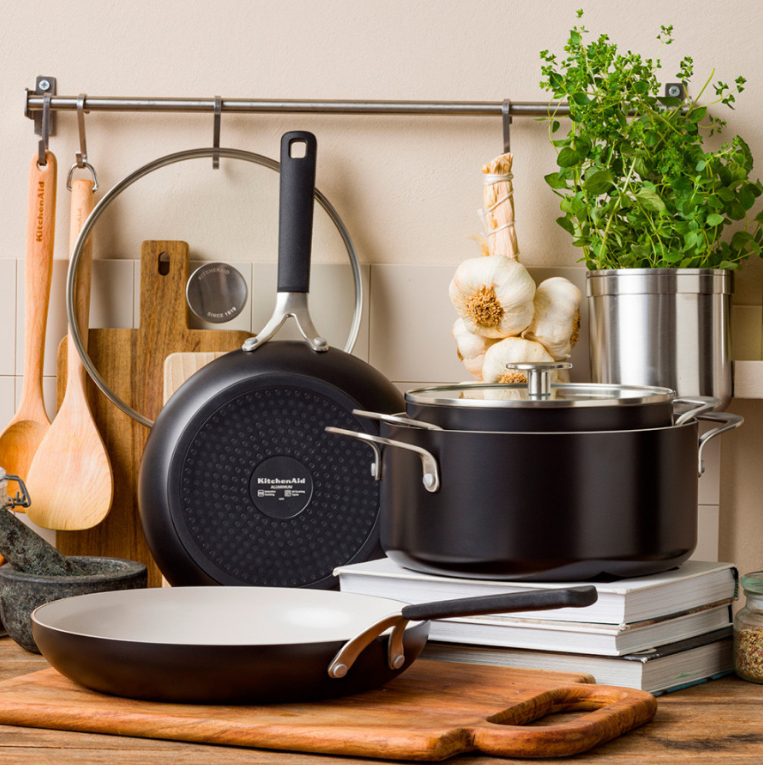 Каструля з кришкою антипригарна KitchenAid Aluminium Ceramic, об'єм 3,1 л, діаметр 20 см, чорний