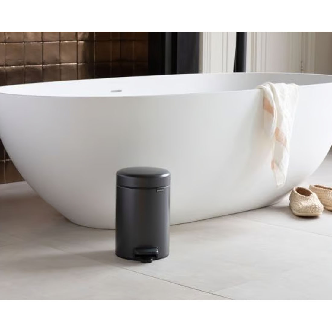 Бак для мусора Brabantia Pedal Bin NewIcon, объем 5 л, графитовый