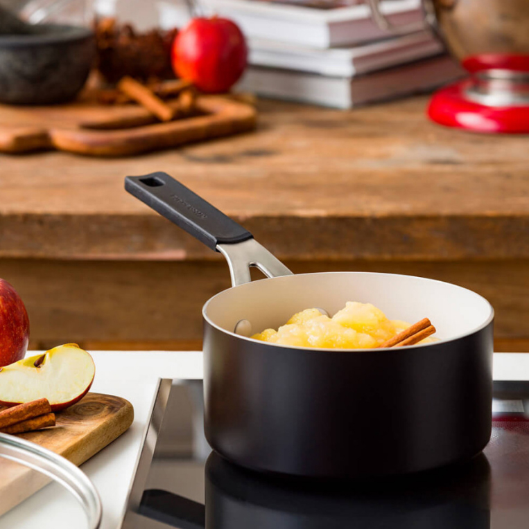 Ківш з кришкою антипригарний KitchenAid Aluminium Ceramic, об'єм 1,6 л, діаметр 16 см, чрний