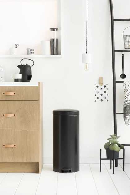 Бак для сміття Brabantia NewIcon Pedal Bin, об'єм 30 л, чорний матовий