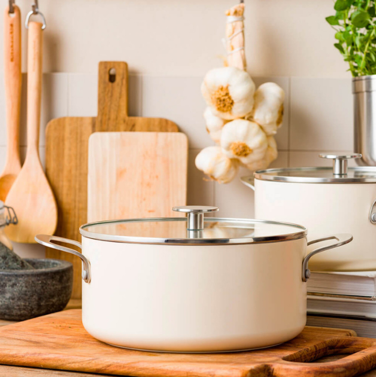 Каструля з кришкою антипригарна KitchenAid Aluminium Ceramic, об'єм 4,9 л, діаметр 24 см, кремовий