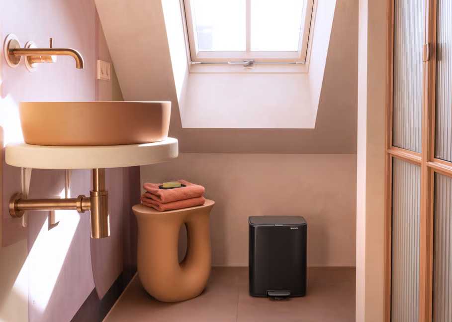 Бак для мусора Brabantia Bo Pedal Bin, объем 12 л, черный матовый