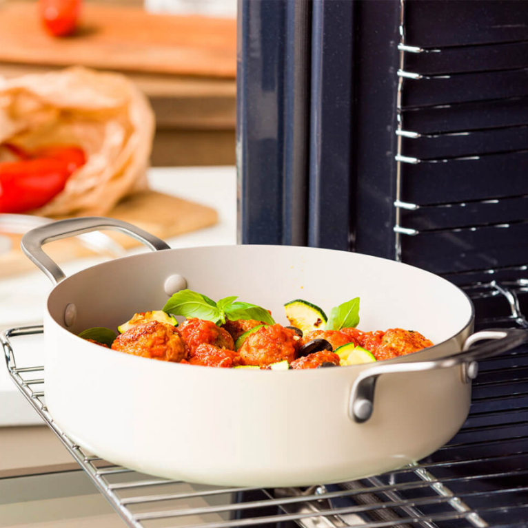 Сотейник с крышкой антипригарный KitchenAid Aluminium Ceramic, диаметр 28 см, кремовый