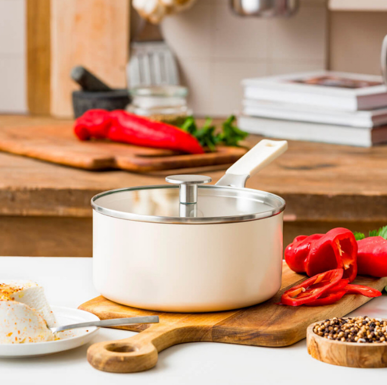 Ківш з кришкою антипригарний KitchenAid Aluminium Ceramic, об'єм 1,6 л, діаметр 16 см, кремовий