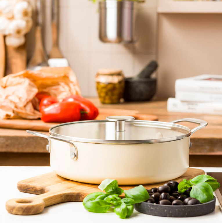 Сотейник с крышкой антипригарный KitchenAid Aluminium Ceramic, диаметр 28 см, кремовый