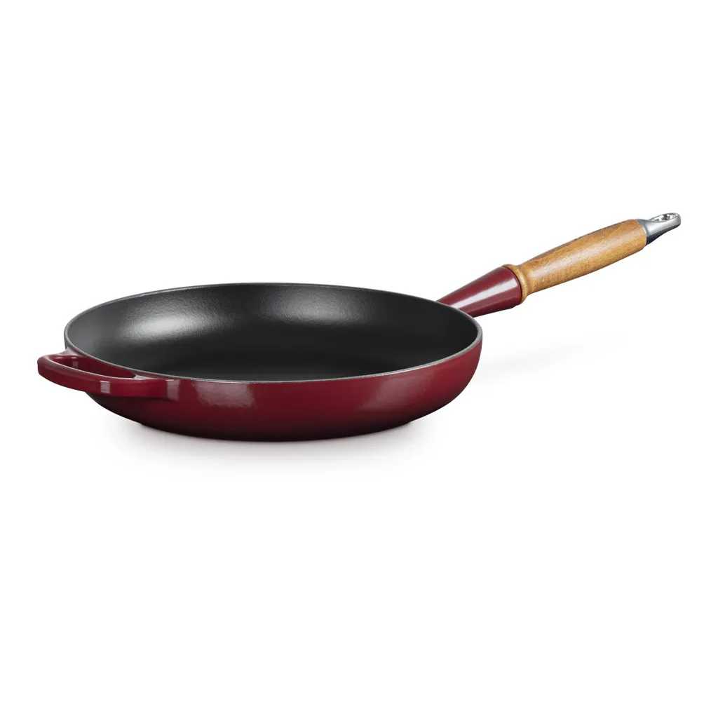 product image - Сковорода чугунная с деревянной ручкой Le Creuset CAST IRON, диаметр 28 см, гранат