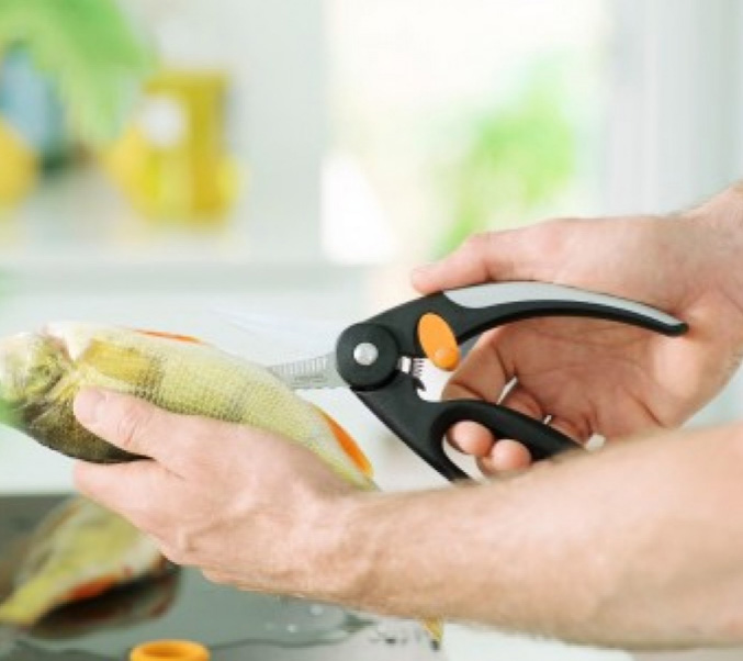 Ножиці для риби кухонні Fiskars Functional Form, довжина 22 см, чорний