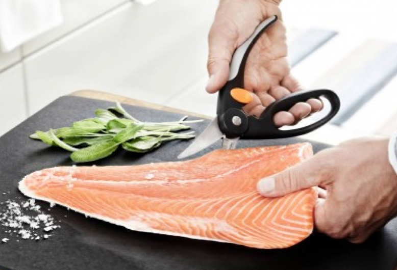 Ножиці для риби кухонні Fiskars Functional Form, довжина 22 см, чорний