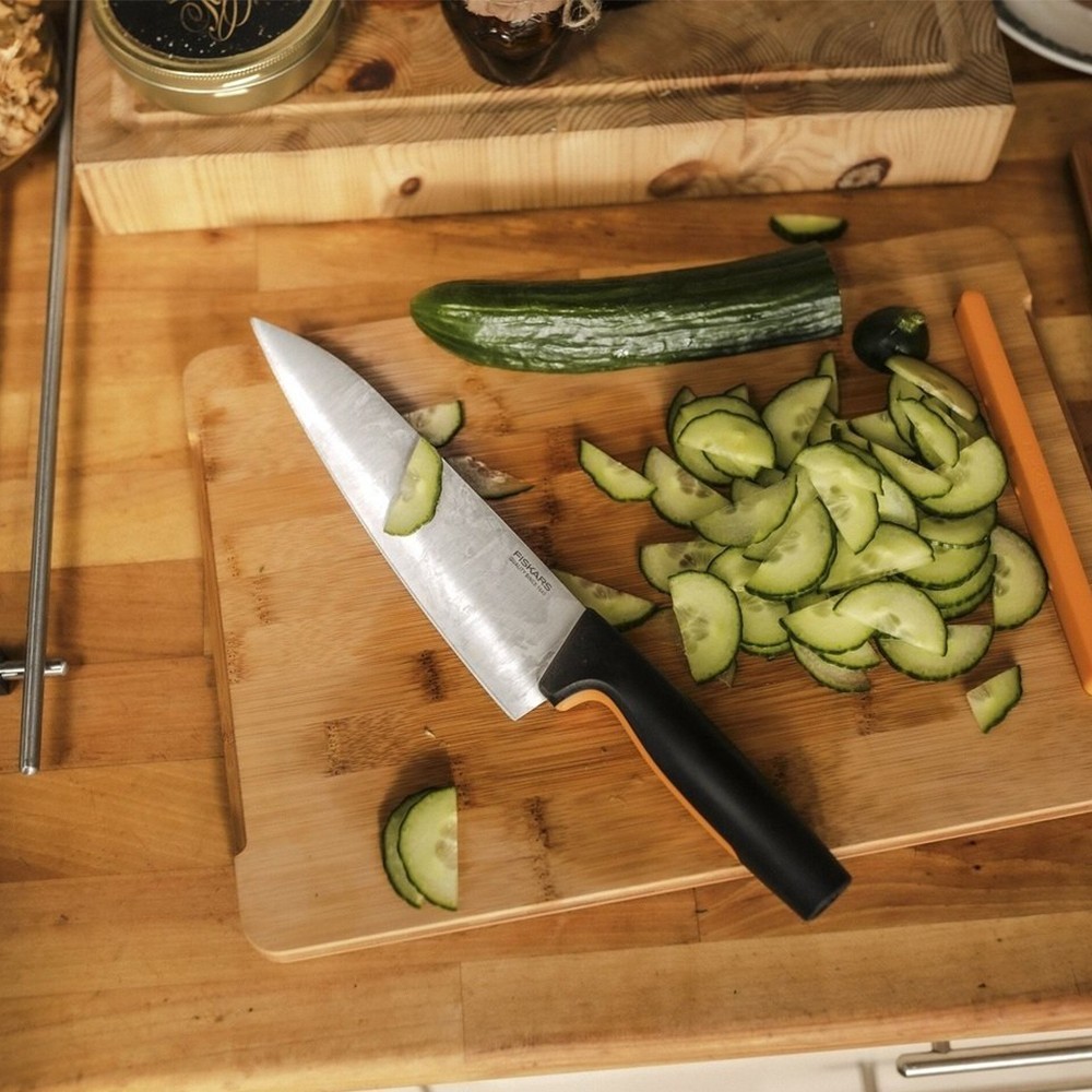 Ніж шеф-кухаря Fiskars Functional Form, довжина 20 см, чорний