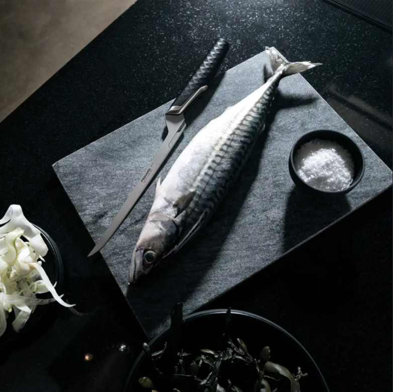 Ніж філейний Fiskars Taiten, довжина 21 см, чорний