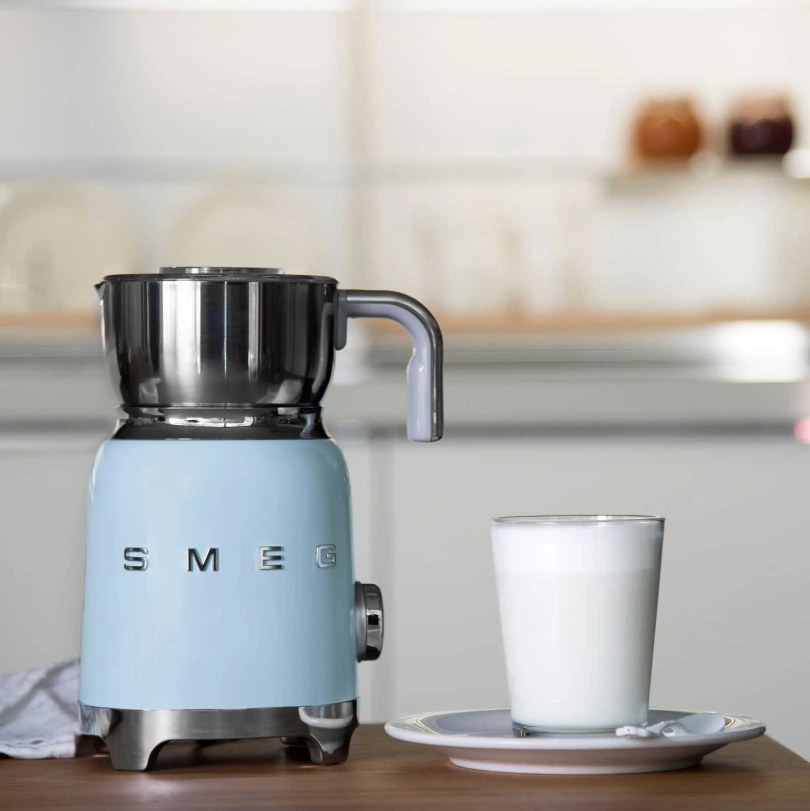 Спінювач молока Smeg 50 Style, блакитний