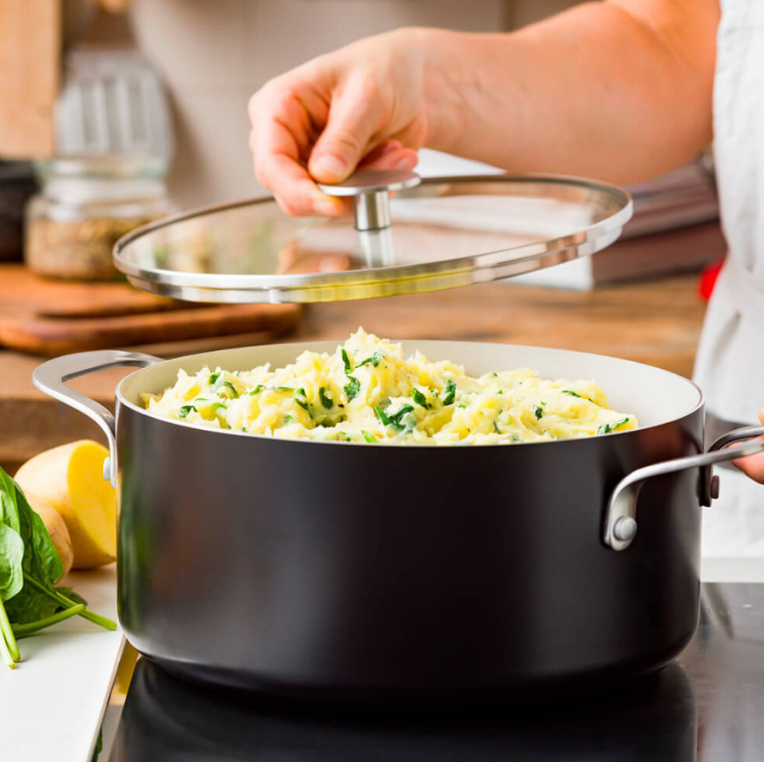 Каструля з кришкою антипригарна KitchenAid Aluminium Ceramic, об'єм 4,9 л, діаметр 24 см, чорний