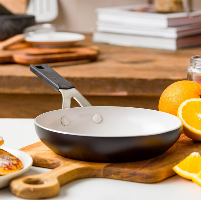 Сковорода с антипригарным покрытием KitchenAid Aluminium Ceramic, диаметр 20 см, черный