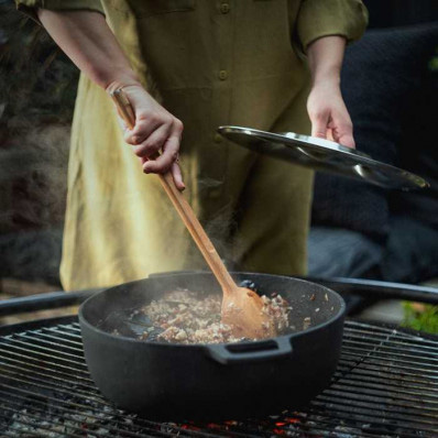 Каструля для гриля чавунна Fiskars Norden Grill, об'єм 6,5 л, діаметр 30 см, чорний