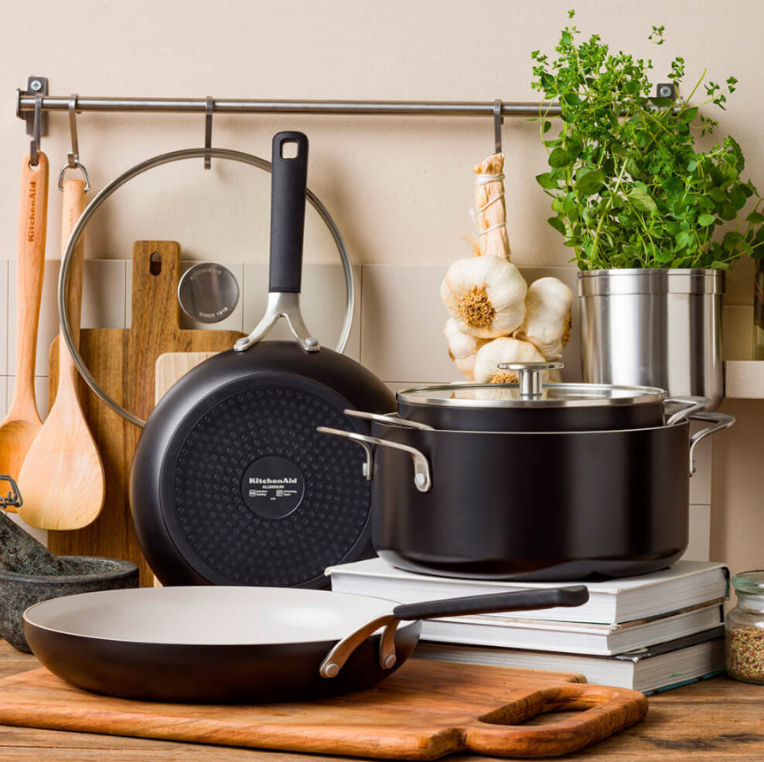Сковорода с антипригарным покрытием KitchenAid Aluminium Ceramic, диаметр 28 см, черный