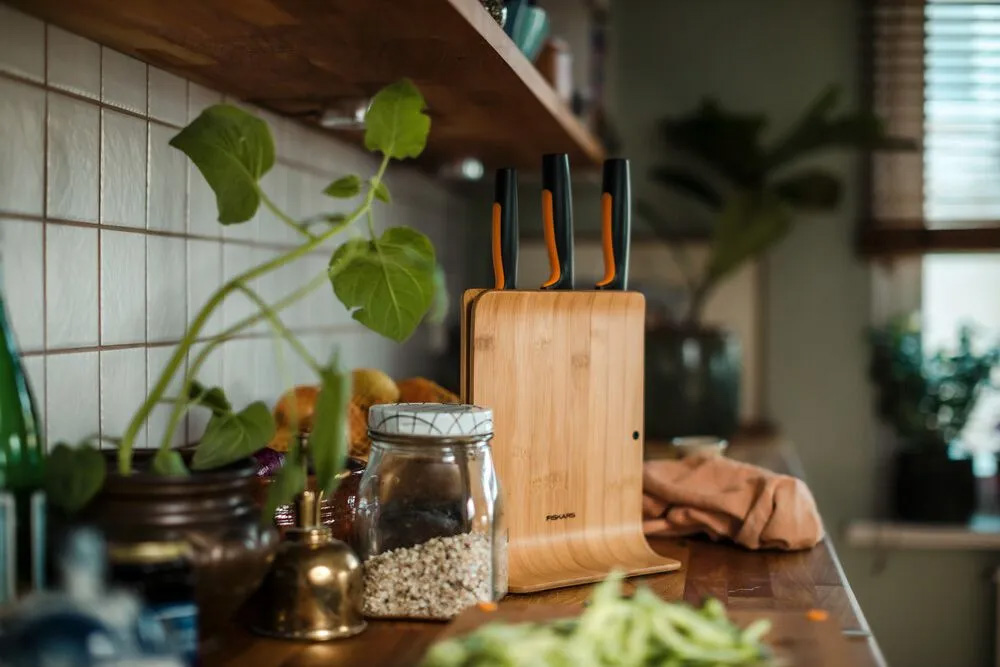 Набір ножів з блоком Fiskars Functional Form, чорно-коричневий, 4 предм