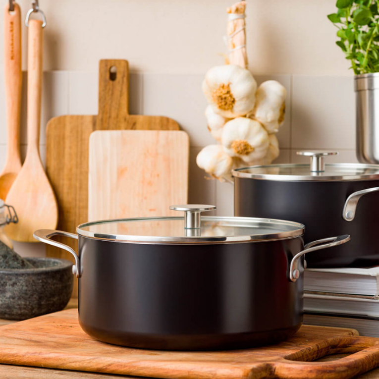 Каструля з кришкою антипригарна KitchenAid Aluminium Ceramic, об'єм 3,1 л, діаметр 20 см, чорний