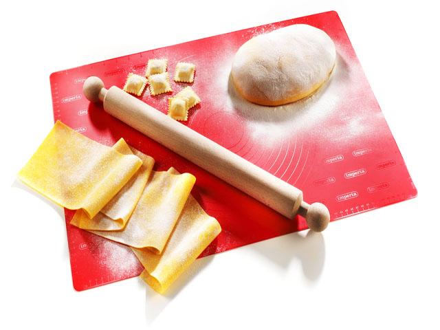 product image - Набор для раскатки теста: скалка деревянная с силиконовым ковриком Imperia FoglioChef, 2 предмета