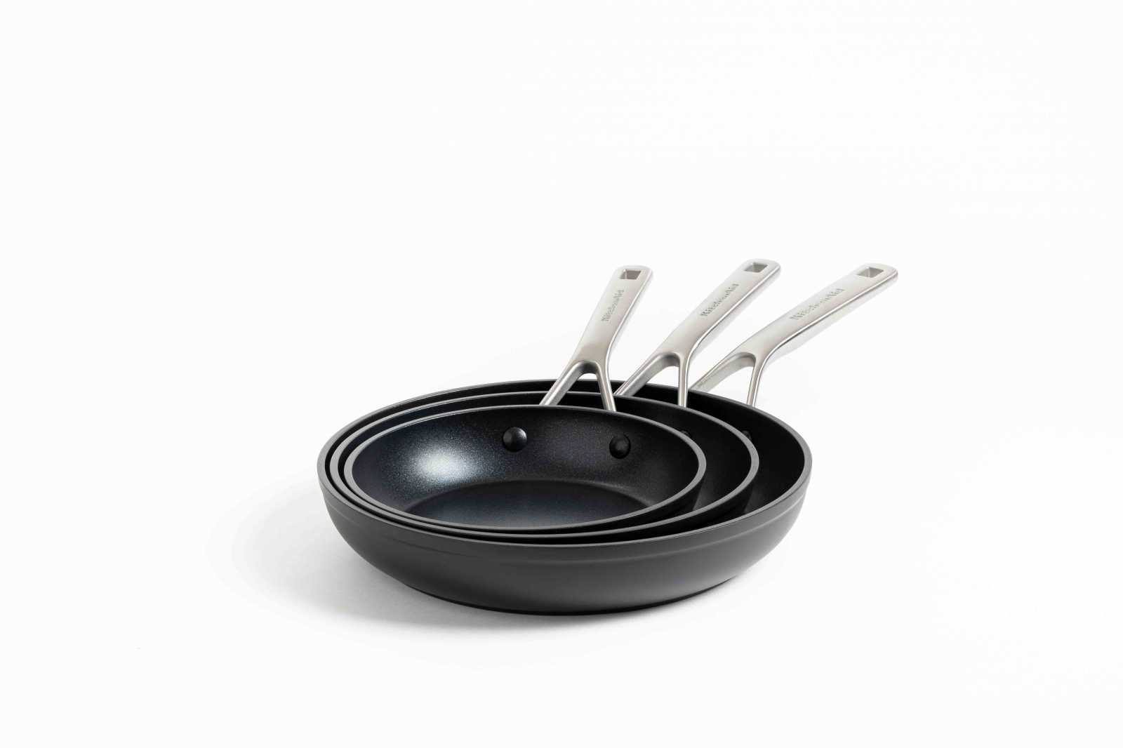 product image - Набор сковородок KitchenAid FHA, диаметр 20, 24 и 28 см, черный, 3 шт