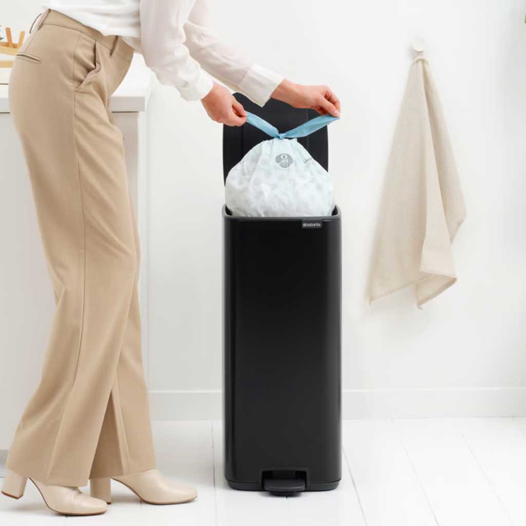 Бак для сміття Brabantia Bo Pedal Bin, об'єм 30 л, чорний матовий