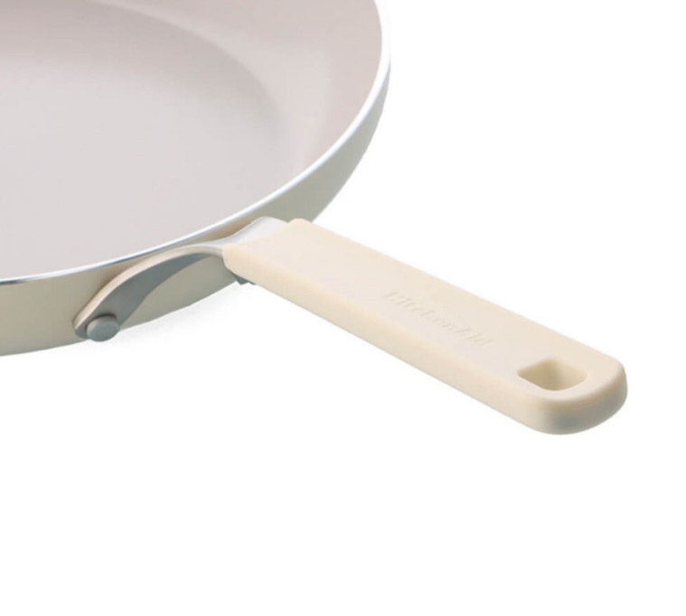 Сковорода с антипригарным покрытием KitchenAid Aluminium Ceramic, диаметр 28 см, кремовый