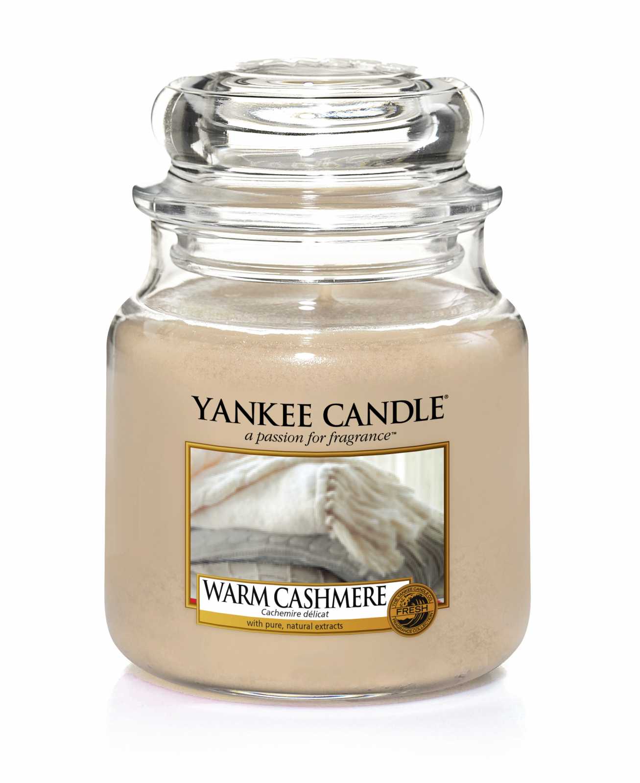 product image - Класична свічка в середній банці Yankee Candle WARM CASHMERE, з ароматом сандалового дерева і екзотичного пачулі, світло-бежевий