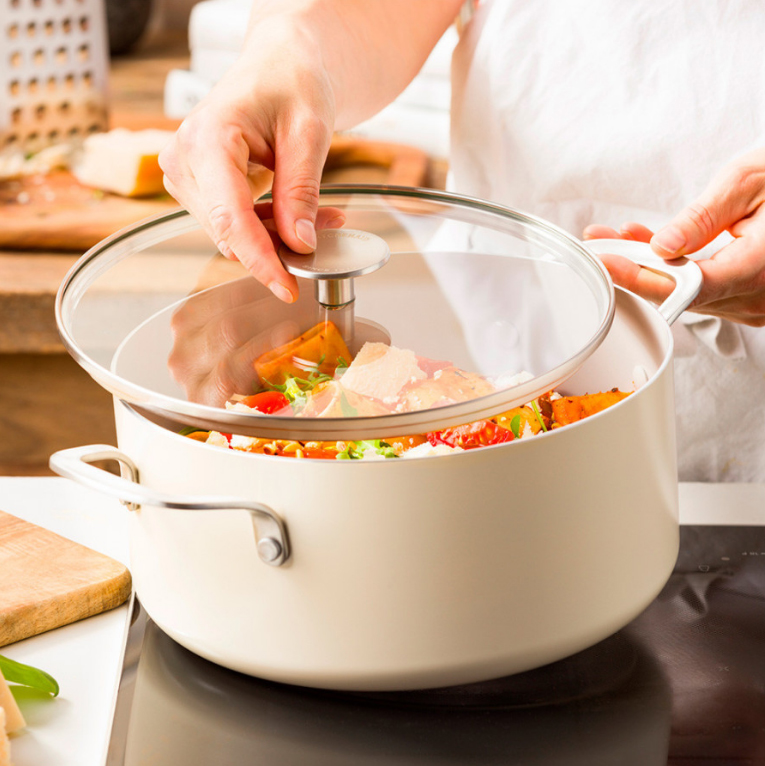 Каструля з кришкою антипригарна KitchenAid Aluminium Ceramic, об'єм 4,9 л, діаметр 24 см, кремовий