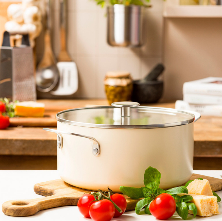 Каструля з кришкою антипригарна KitchenAid Aluminium Ceramic, об'єм 4,9 л, діаметр 24 см, кремовий