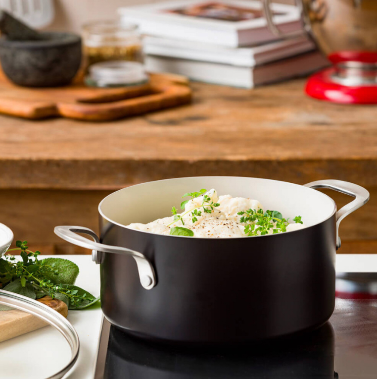 Каструля з кришкою антипригарна KitchenAid Aluminium Ceramic, об'єм 3,1 л, діаметр 20 см, чорний