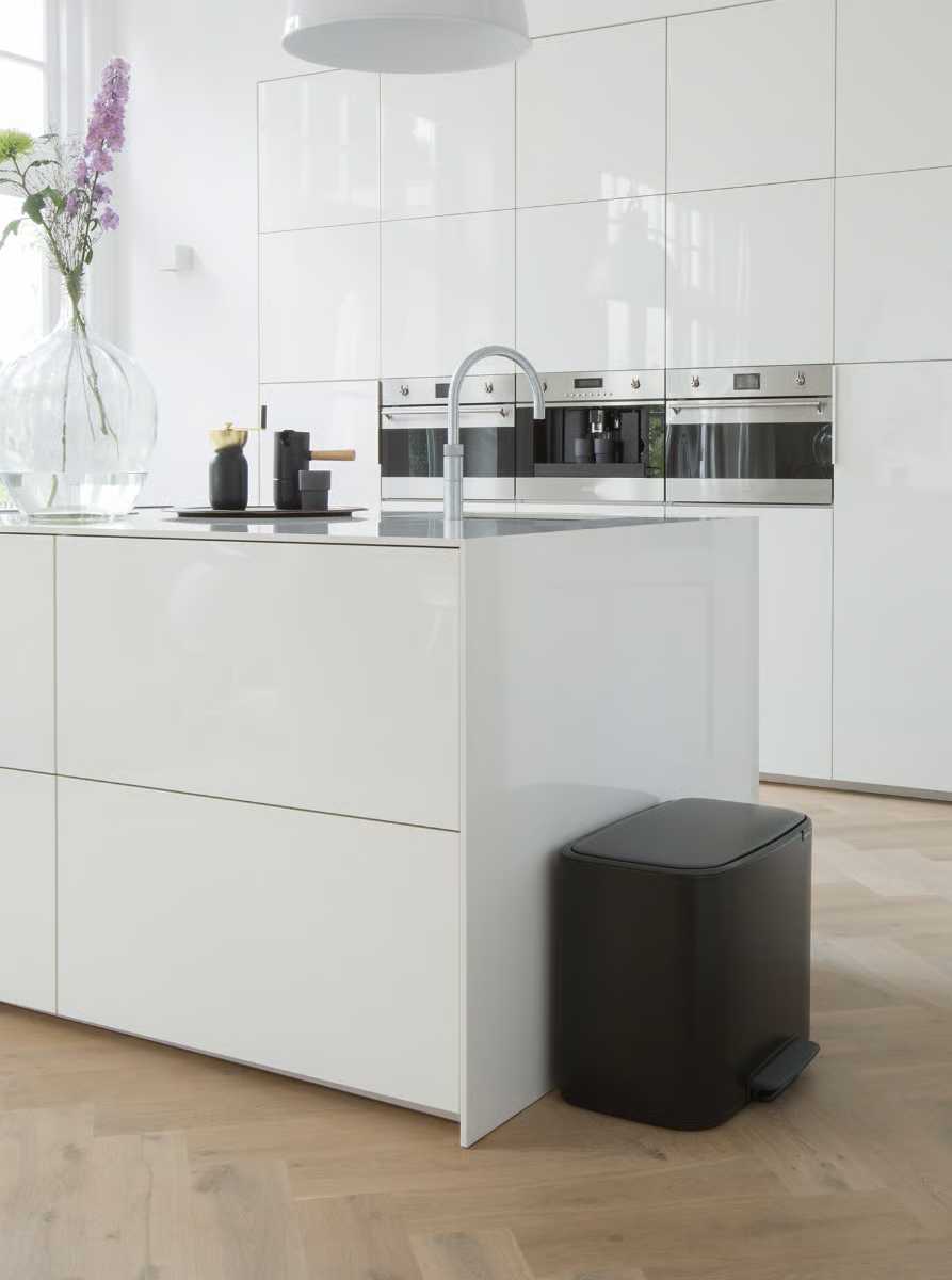 Бак для сміття Brabantia Bo Pedal Bin, об'єм 3 х 11 л, чорний матовий