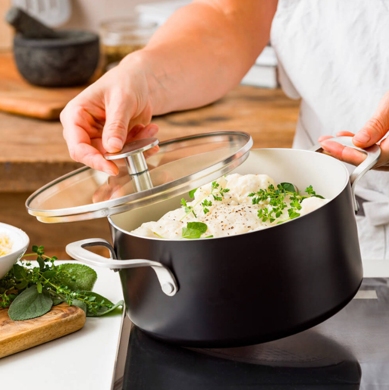 Каструля з кришкою антипригарна KitchenAid Aluminium Ceramic, об'єм 3,1 л, діаметр 20 см, чорний