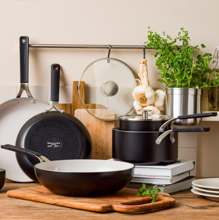 Ківш з кришкою антипригарний KitchenAid Aluminium Ceramic, об'єм 1,6 л, діаметр 16 см, чрний