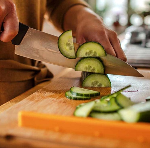 Ніж шеф-кухаря Fiskars Functional Form, довжина 20 см, чорний