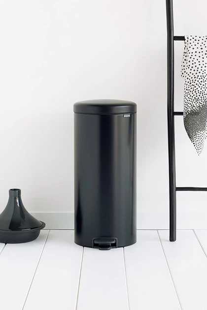 Бак для сміття Brabantia NewIcon Pedal Bin, об'єм 30 л, чорний матовий