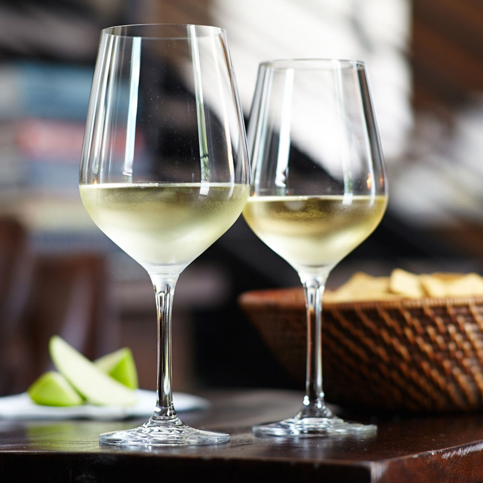 Красивые бокалы для белого вина